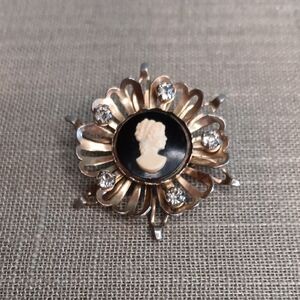 Elegant Gold and Black Cameo Floret Brooch Vintage